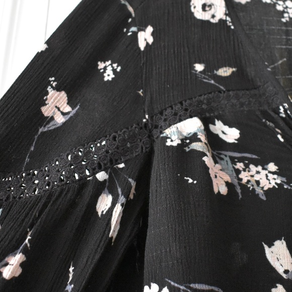 American Rag - Woman's Peasant Blouse/M - Black, Pink Floral Long Sleeve Crochet - Picture 4 of 6